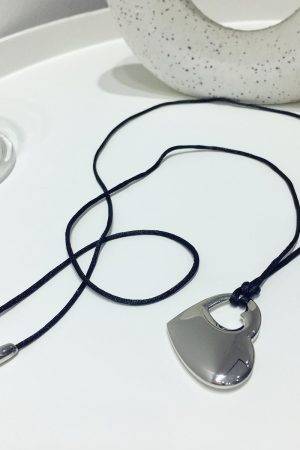 Retro Minimalist Silver Heart-Shaped Letter Comb Adjustable Necklace for Autumn & Winter Fashion Sweater Chain Pendant Accessory