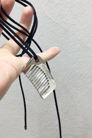 Retro Minimalist Silver Heart-Shaped Letter Comb Adjustable Necklace for Autumn & Winter Fashion Sweater Chain Pendant Accessory