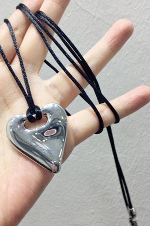 Retro Minimalist Silver Heart-Shaped Letter Comb Adjustable Necklace for Autumn & Winter Fashion Sweater Chain Pendant Accessory