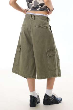 Retro Multi-Pocket Cargo Capris for Women - Loose Wide-Leg Casual Shorts, American High Street Style, Wrinkled Wash, Y2K Fashion