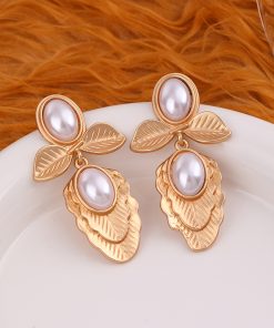 Retro Palace Style Stud Earrings for Women, Niche Design, High-Quality Temperament, Trendy 2025 Ear Accessories