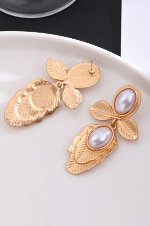 Retro Palace Style Stud Earrings for Women, Niche Design, High-Quality Temperament, Trendy 2025 Ear Accessories