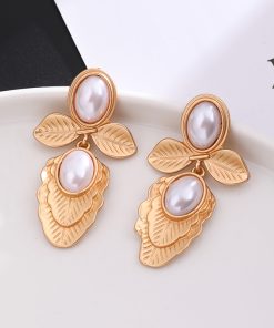 Retro Palace Style Stud Earrings for Women, Niche Design, High-Quality Temperament, Trendy 2025 Ear Accessories