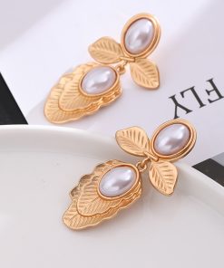 Retro Palace Style Stud Earrings for Women, Niche Design, High-Quality Temperament, Trendy 2025 Ear Accessories