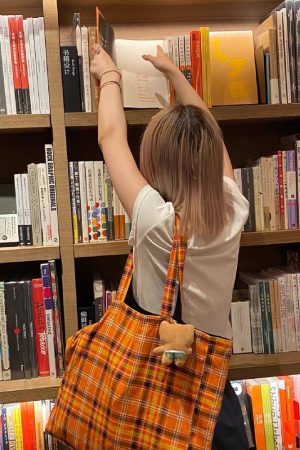 Retro Plaid Orange Tote Bag â€“ Stylish Large-Capacity Lightweight Shoulder Bag for Commuting and Everyday Use