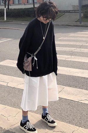 Retro Ripped Pullover Sweater - Loose Fit Round Neck Knitted Winter Warmth for Students - Versatile 90s Style
