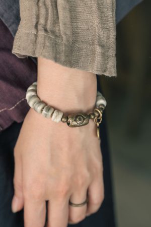 Retro Single-Loop Cow Bone Bracelet for Men, Antique Copper Bead, Personalized Trendy Accessory, Unique Fashion Statement