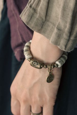 Retro Single-Loop Cow Bone Bracelet for Men, Antique Copper Bead, Personalized Trendy Accessory, Unique Fashion Statement