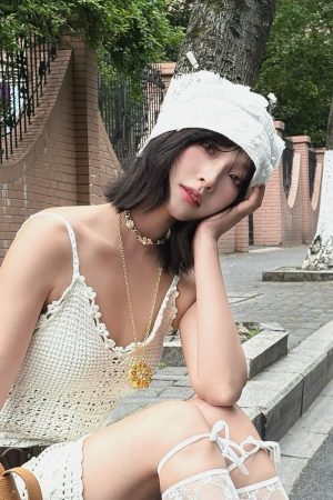 Retro Small Daisy Flower Choker Necklace - Minimalist High-End Long Sweater Chain, Versatile Y2K Fashion Accessory
