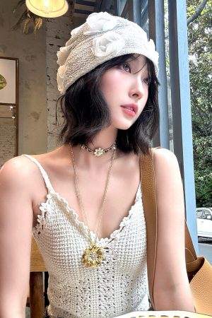 Retro Small Daisy Flower Choker Necklace - Minimalist High-End Long Sweater Chain, Versatile Y2K Fashion Accessory