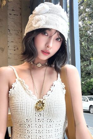 Retro Small Daisy Flower Choker Necklace - Minimalist High-End Long Sweater Chain, Versatile Y2K Fashion Accessory