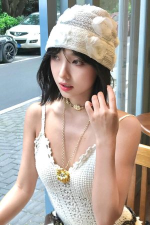 Retro Small Daisy Flower Choker Necklace - Minimalist High-End Long Sweater Chain, Versatile Y2K Fashion Accessory