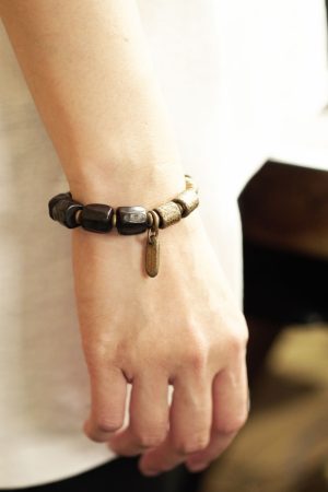 Retro Texture Black Sandalwood Bracelet for Men and Women â€“ Unique Non-Fish Design Fashion Jewelry
