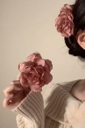 Retro Three-Dimensional Camellia Hair Clip - Niche Shark Clip for a Fairy Forest Aesthetic, Unique Hair Accessory for Back of Head