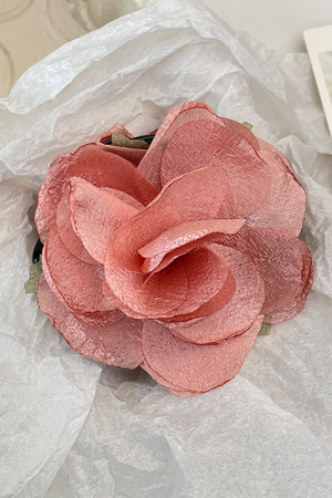 Retro Three-Dimensional Camellia Hair Clip - Niche Shark Clip for a Fairy Forest Aesthetic, Unique Hair Accessory for Back of Head