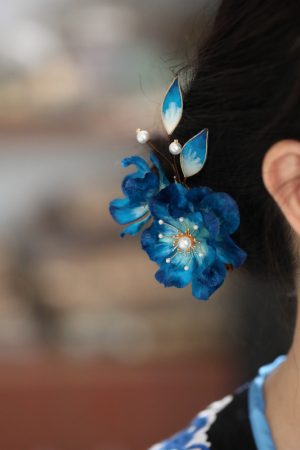 Retro Velvet Flower Hairpin Headdress - Ancient Style Hanfu Accessory for Qipao - Ming Dynasty Court Floral Ornament in Blue