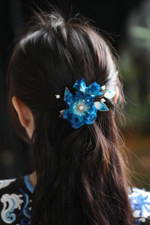Retro Velvet Flower Hairpin Headdress - Ancient Style Hanfu Accessory for Qipao - Ming Dynasty Court Floral Ornament in Blue