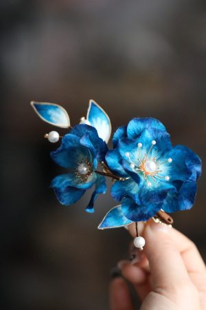 Retro Velvet Flower Hairpin Headdress - Ancient Style Hanfu Accessory for Qipao - Ming Dynasty Court Floral Ornament in Blue