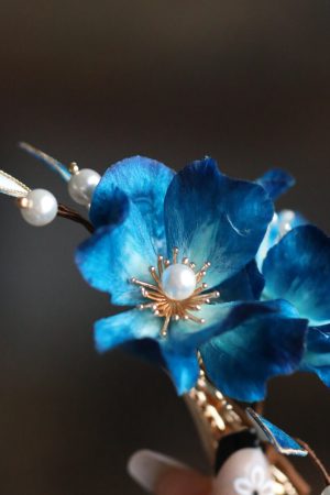 Retro Velvet Flower Hairpin Headdress - Ancient Style Hanfu Accessory for Qipao - Ming Dynasty Court Floral Ornament in Blue