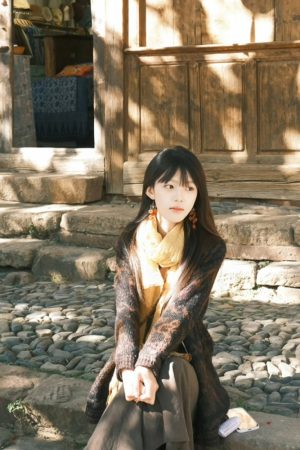 Retro Yellow Cotton Linen Scarf - Thin Neck Guard Shawl with Korean Style for Vacation and Fashionable Temperament