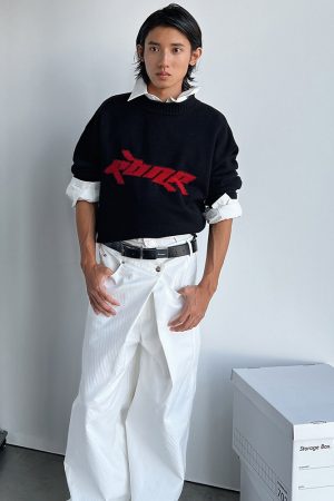 Roaring Beast Black Mixed Yarn Jacquard Logo Sweater - Cozy Knit, Trendy Streetwear, Y2K Fashion