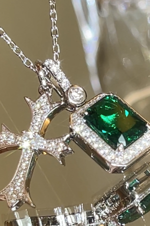 S925 Pure Silver Vintage Cross Necklace with Jade Green Zircon - High-End Light Luxury Accessory for Versatile Style