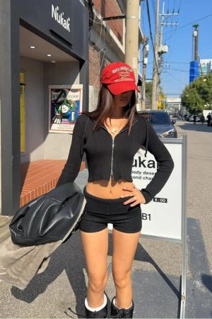 Science Lab Outfit College, Neutral Casual Outfits - Knitted Shorts