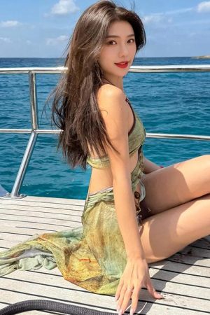 Sexy European and American Style Bikini for Small Breasts, Gathered Three-Point Tie, Hot Spring Vacation Swimsuit