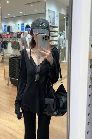 Sexy Lace Splicing Camisole with Chest Pad - V-Neck Sleeveless Top for Women, Perfect for Y2K and Casual Fall Fashion