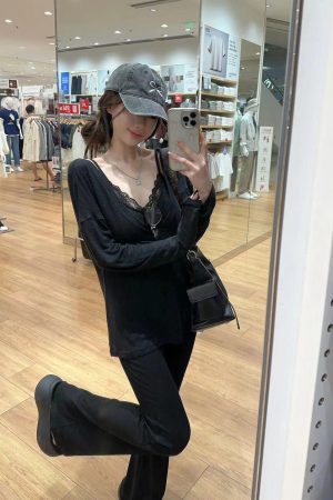 Sexy Lace Splicing Camisole with Chest Pad - V-Neck Sleeveless Top for Women, Perfect for Y2K and Casual Fall Fashion