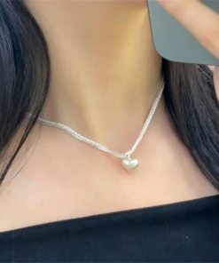 Shimmering Heart Necklace for Women, High-End Light Luxury Clavicle Chain, Exquisite Versatile Design, Niche Fashion Accessory