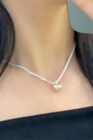 Shimmering Heart Necklace for Women, High-End Light Luxury Clavicle Chain, Exquisite Versatile Design, Niche Fashion Accessory