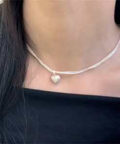 Shimmering Heart Necklace for Women, High-End Light Luxury Clavicle Chain, Exquisite Versatile Design, Niche Fashion Accessory