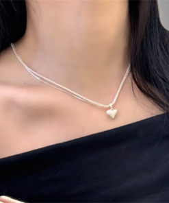 Shimmering Heart Necklace for Women, High-End Light Luxury Clavicle Chain, Exquisite Versatile Design, Niche Fashion Accessory