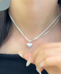 Shimmering Heart Necklace for Women, High-End Light Luxury Clavicle Chain, Exquisite Versatile Design, Niche Fashion Accessory
