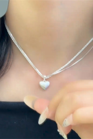 Shimmering Heart Necklace for Women, High-End Light Luxury Clavicle Chain, Exquisite Versatile Design, Niche Fashion Accessory