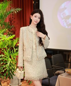 Short Tweed Jacket for Women, Elegant Fitted Top, High-End Quality, Chic Style, Sophisticated Outerwear, Trendy Fashion 2025