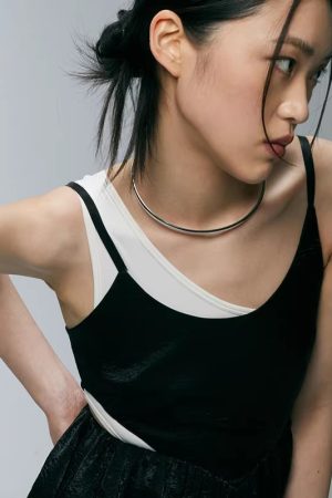 Silver Arc-Shaped Collar Necklace - Roaring Beast Design, Statement Jewelry, Chic Accessories, Fashion-forward Style