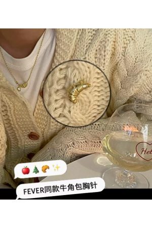Silver Croissant-Shaped Horn Bag Brooch Pin - Gold-Plated Lye Bread Design for Korean Style Fashion Enthusiasts
