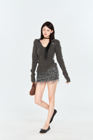 Silver Dream Fashion Set: Women's V-Neck Long Sleeve Knitted Top with Sequins & Frayed Hem Mini Skirt - Chic Wool Blend Ensemble