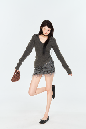 Silver Dream Fashion Set: Women's V-Neck Long Sleeve Knitted Top with Sequins & Frayed Hem Mini Skirt - Chic Wool Blend Ensemble