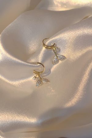 Silver Needle Mermaid Pearl Stud Earrings - Minimalist 2025 Trend, Niche Design Pendant, High-End Light Luxury Ear Accessories for Women