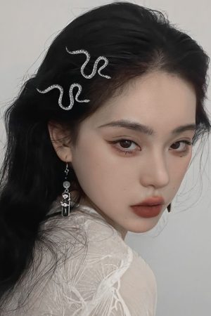 Silver Snake-Shaped Hair Clip for Women - Retro European American Style Minimalist Side Pin, Versatile Trendy Hair Accessory