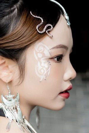 Silver Snake-Shaped Hair Clip for Women - Retro European American Style Minimalist Side Pin, Versatile Trendy Hair Accessory