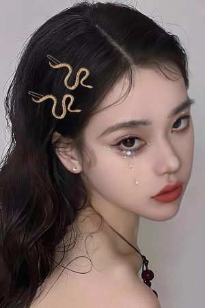 Silver Snake-Shaped Hair Clip for Women - Retro European American Style Minimalist Side Pin, Versatile Trendy Hair Accessory