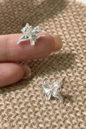 Silver-White Iris Flower Earrings for Women - Elegant Minimalist Light Luxury Design, Perfect for Commuting and Everyday Wear