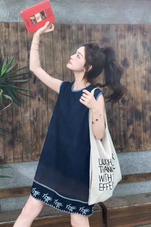 Sleeveless Embroidered Color-Blocking Dress for Women - French Style, 2025 Summer Collection, Elegant Niche Design