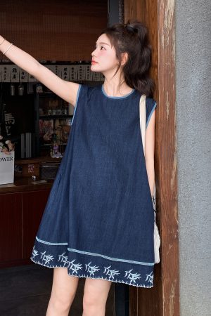 Sleeveless Embroidered Color-Blocking Dress for Women - French Style, 2025 Summer Collection, Elegant Niche Design