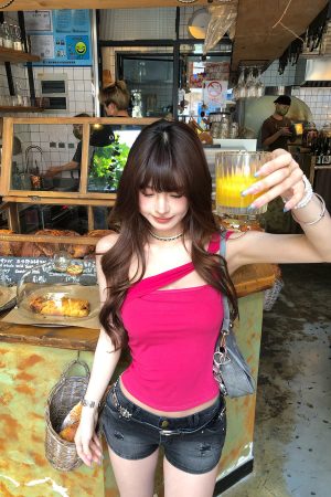 Slim Fit Black Camisole Top - South Li Xiang Korean Drama Style, Hot Girl Aesthetic, Summer Essential for Chic Outfits