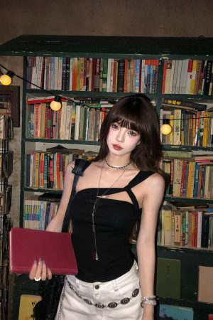 Slim Fit Black Camisole Top - South Li Xiang Korean Drama Style, Hot Girl Aesthetic, Summer Essential for Chic Outfits
